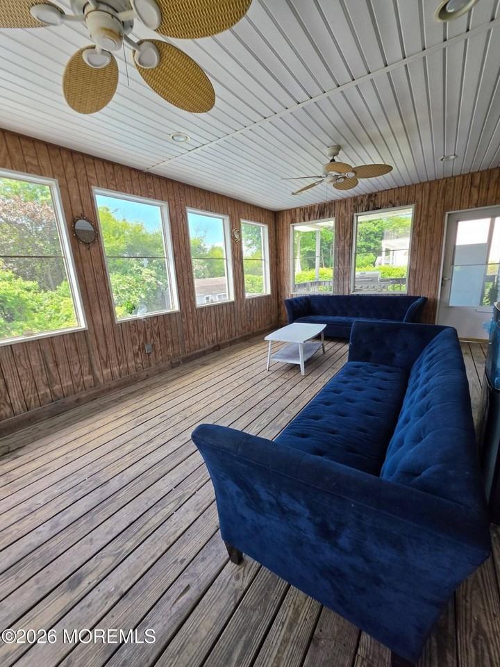 9 Berg Ave - Photo 7 of 15