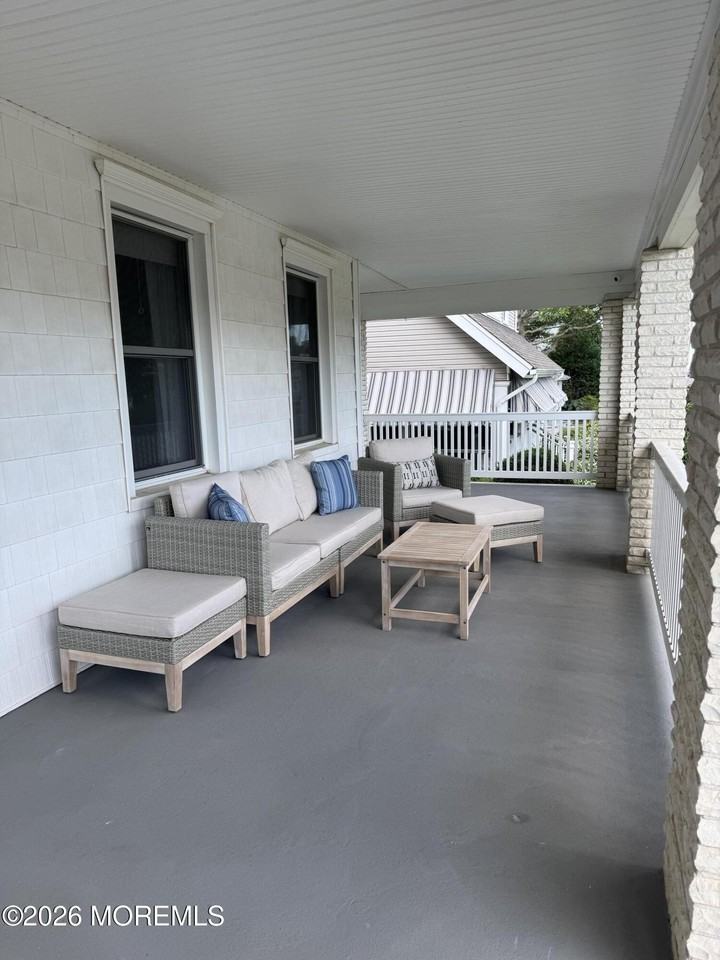 120 Garfield Ave - Photo 5 of 34