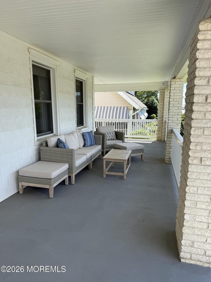 120 Garfield Ave - Photo 6 of 34
