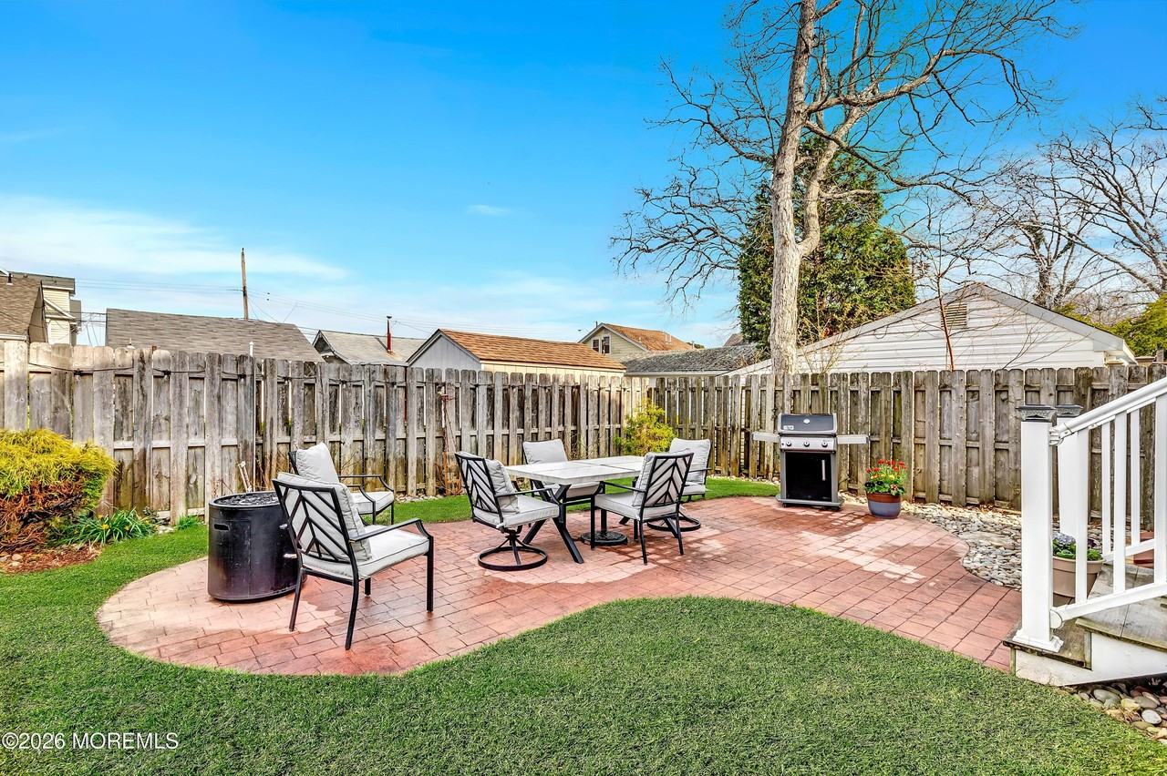 1814 Briarwood Ter - Photo 2 of 26