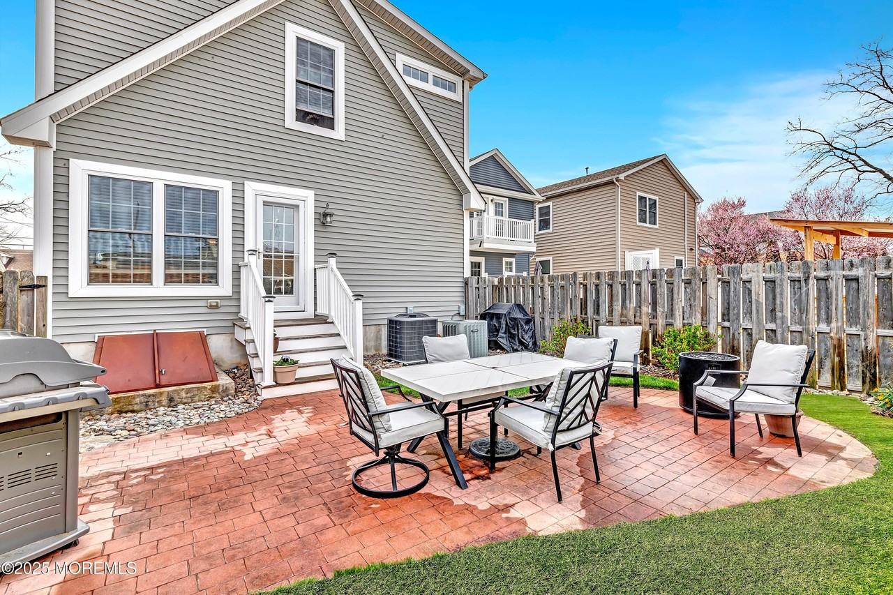 1814 Briarwood Ter - Photo 3 of 26