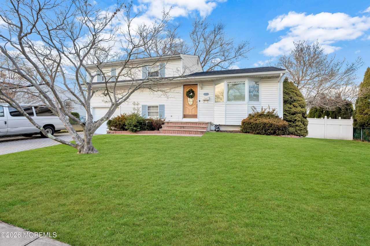 1121 Darlene Ave