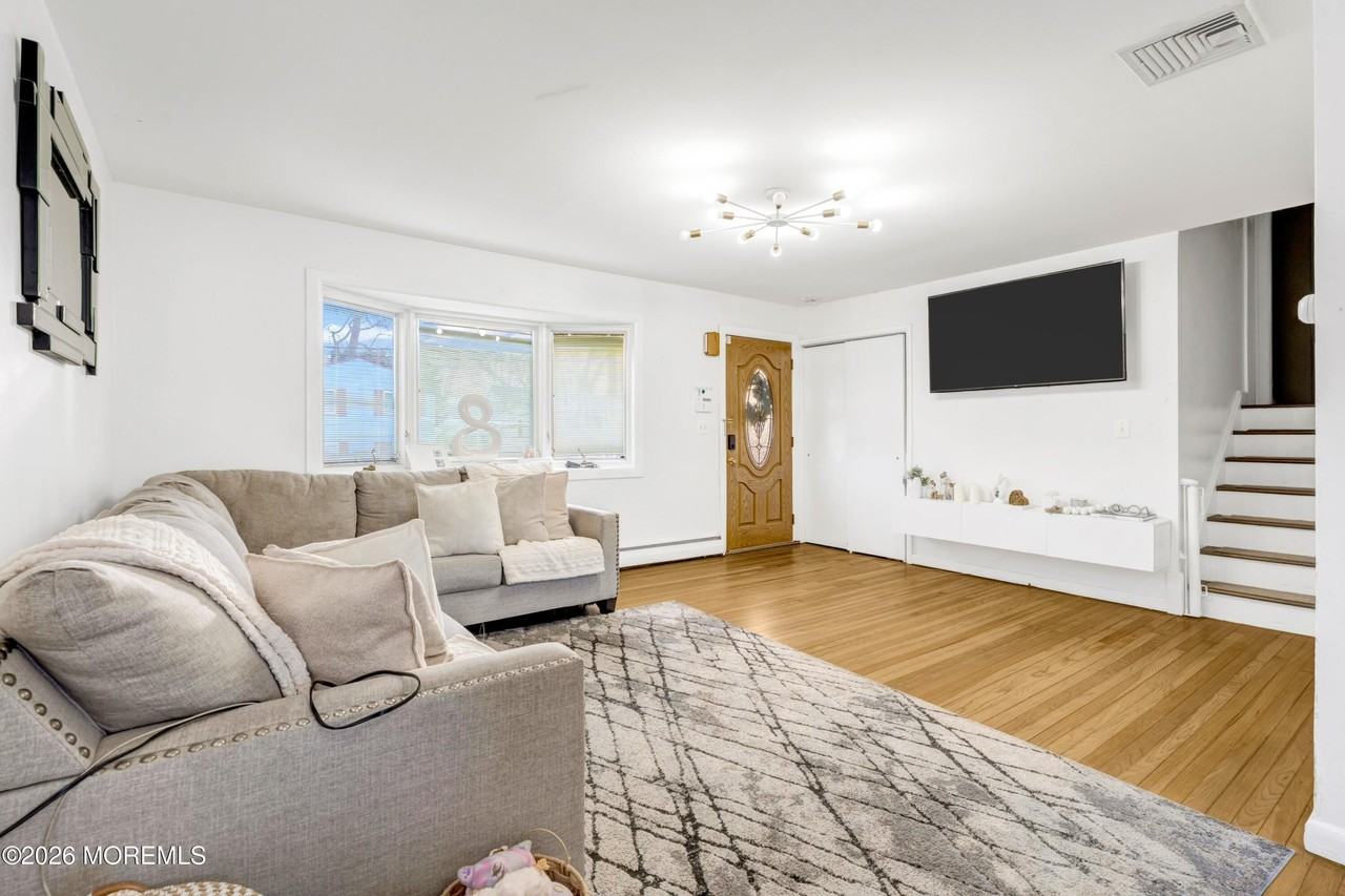 1121 Darlene Ave - Photo 3 of 15