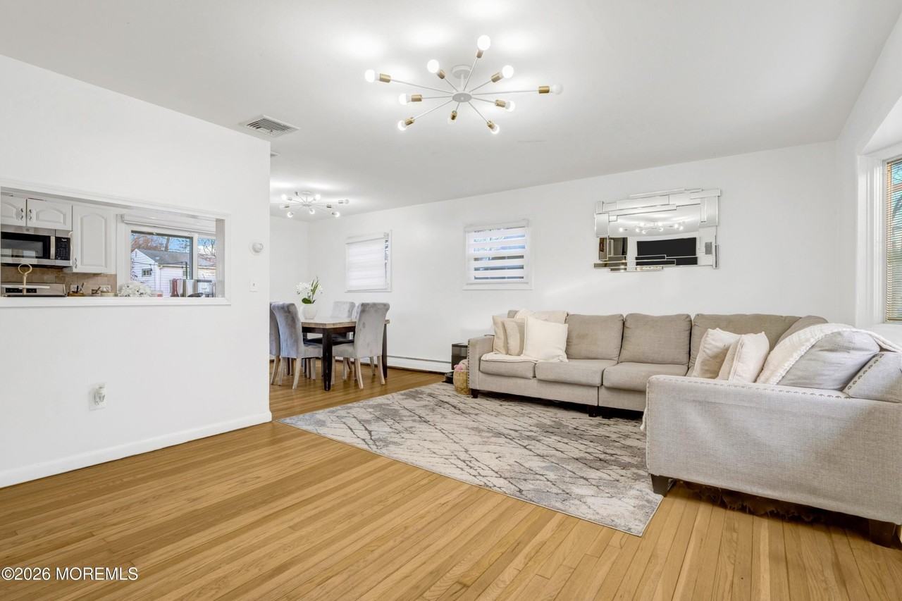 1121 Darlene Ave - Photo 4 of 15