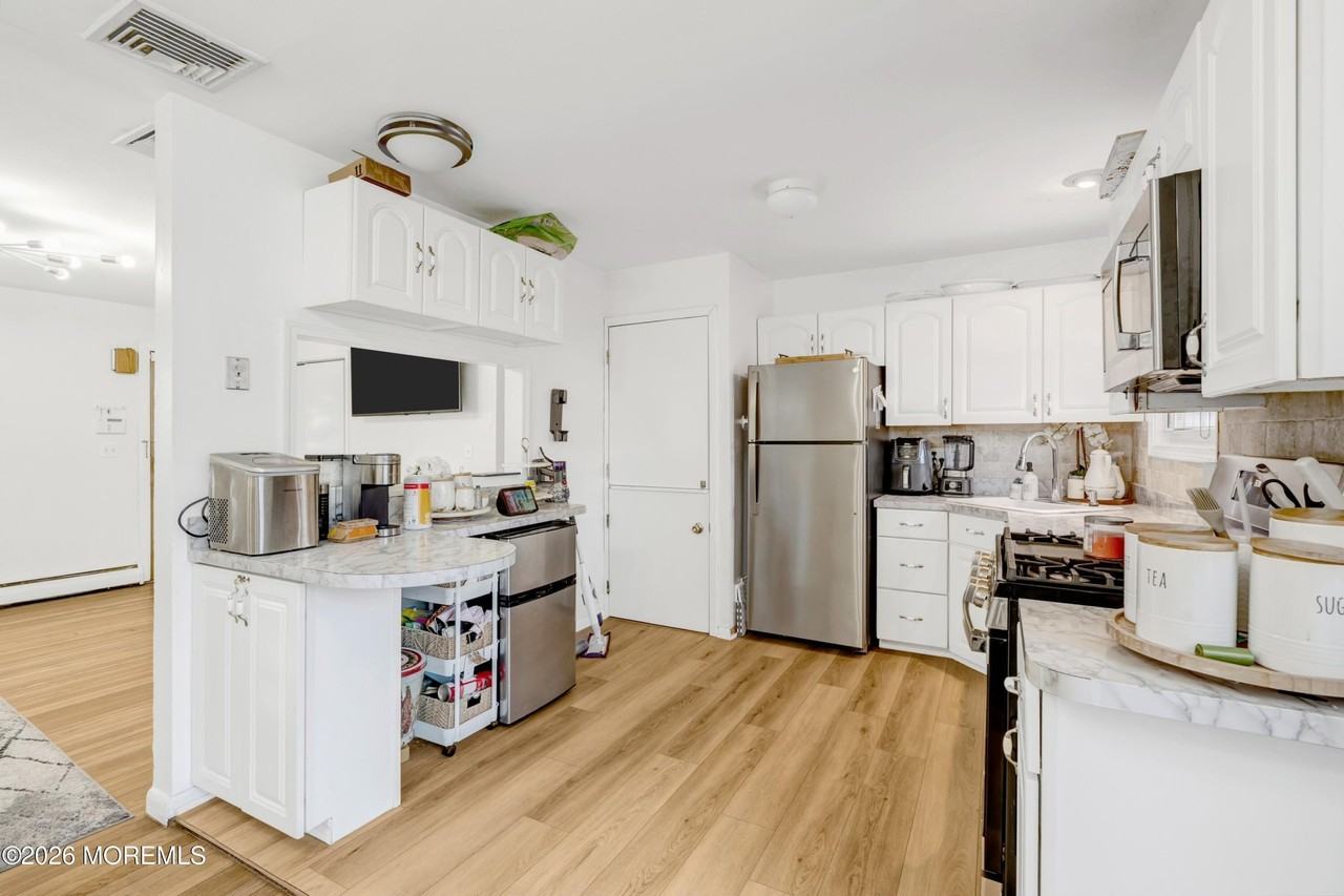 1121 Darlene Ave - Photo 7 of 15