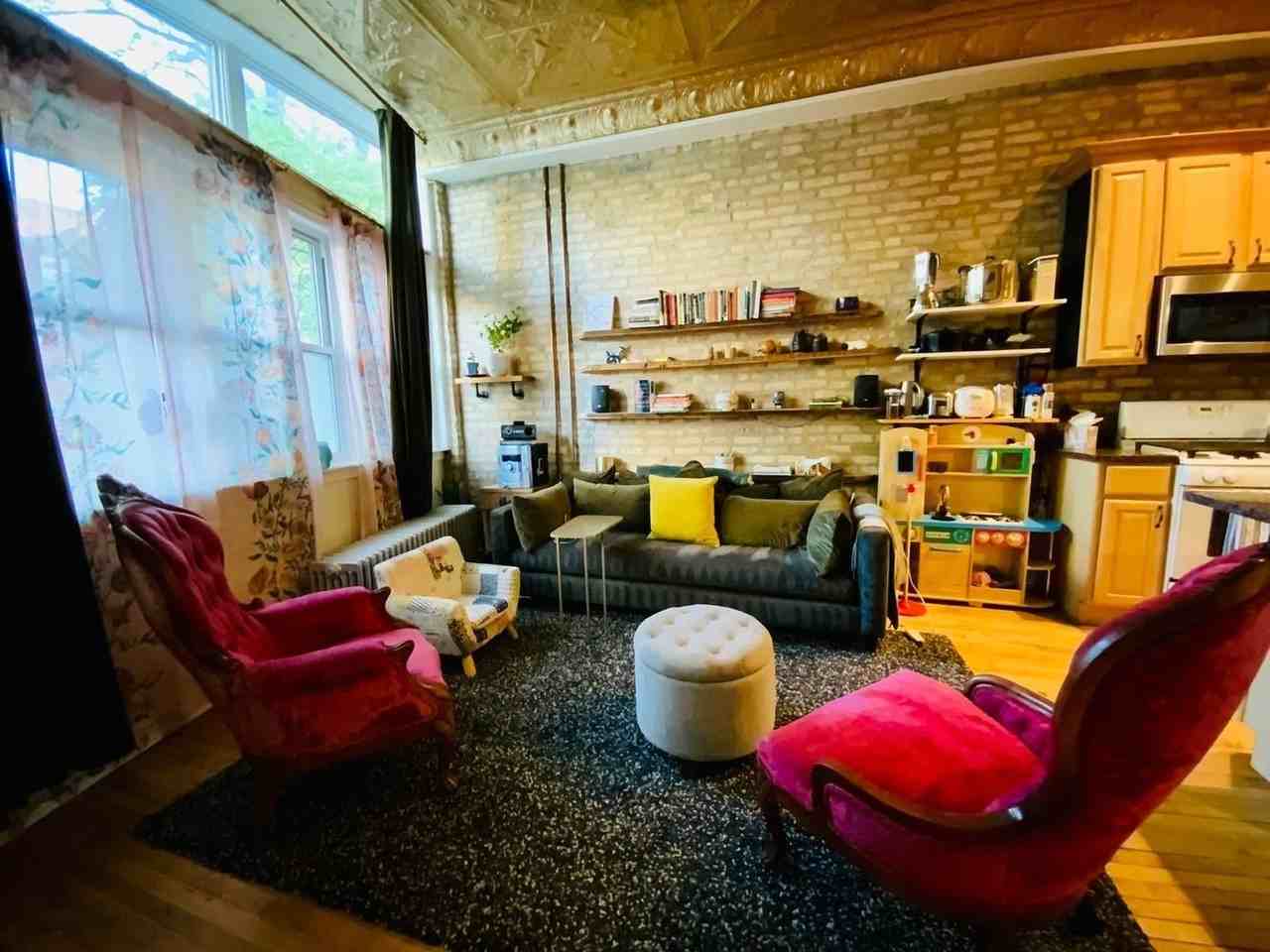 1038 W 32nd St #1 - Photo 5 of 27
