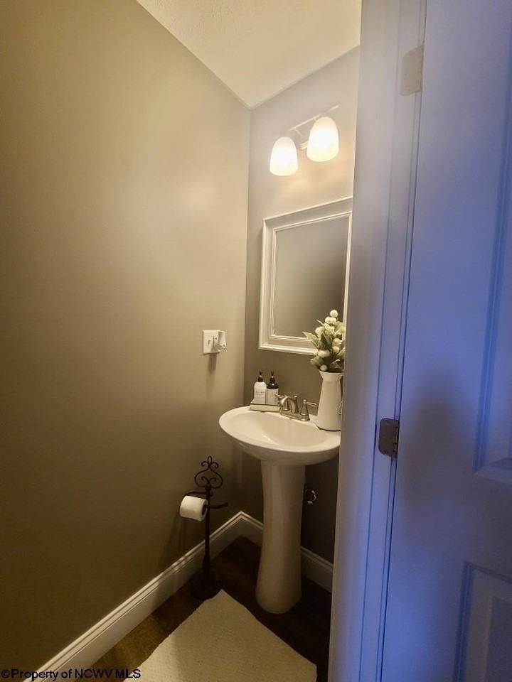 3047 6th Ave - Photo 5 of 9