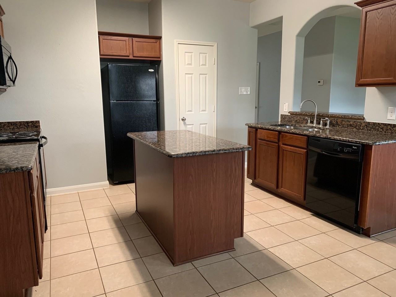 2100 Cypress Way - Photo 4 of 14