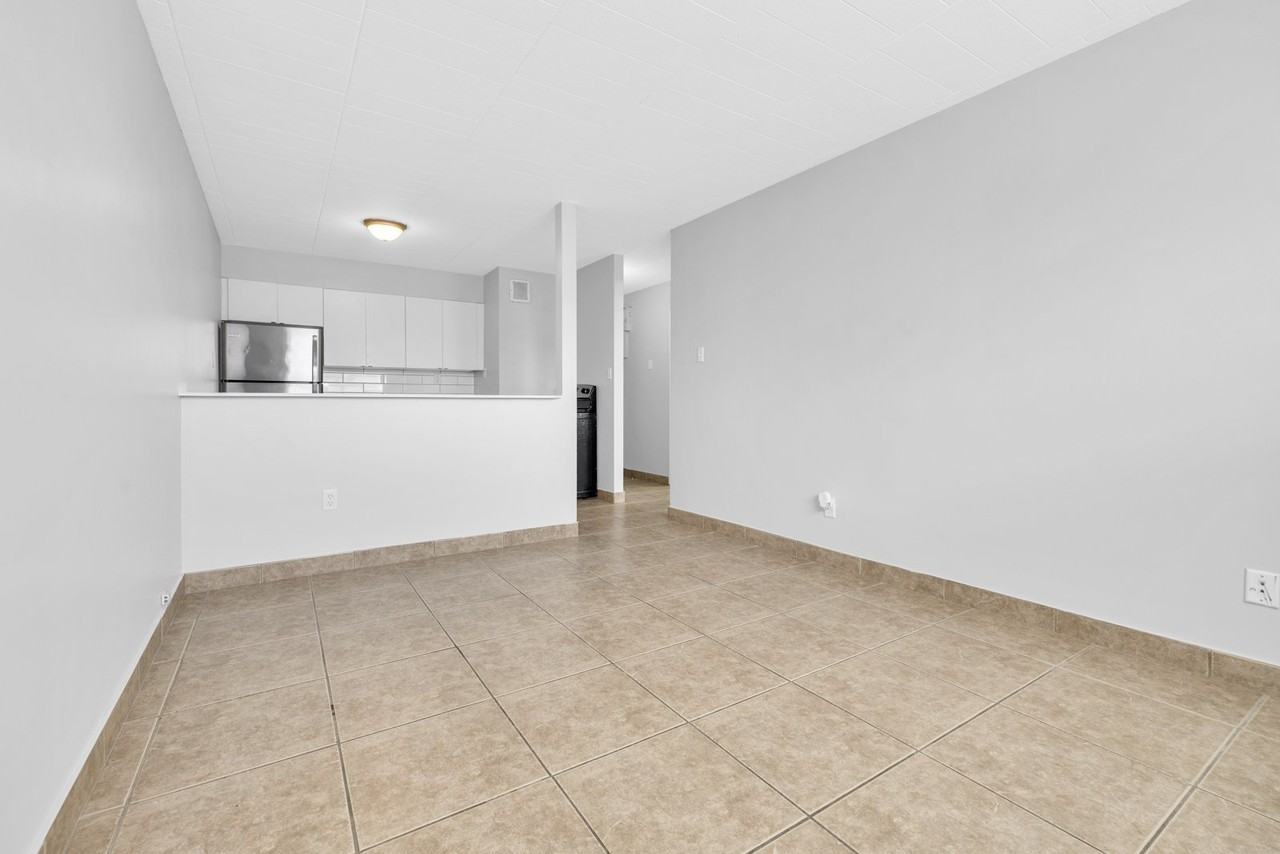 833 Pillette Road #34 - Photo 5 of 11