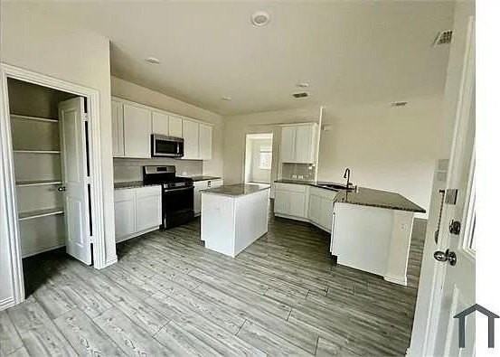 6133 Hightower St - Photo 2 of 11