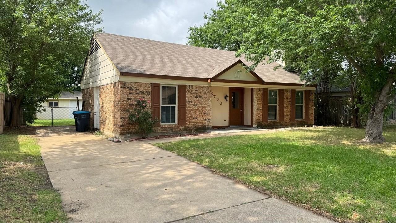 3728 Flintwood Trl - Photo 2 of 16