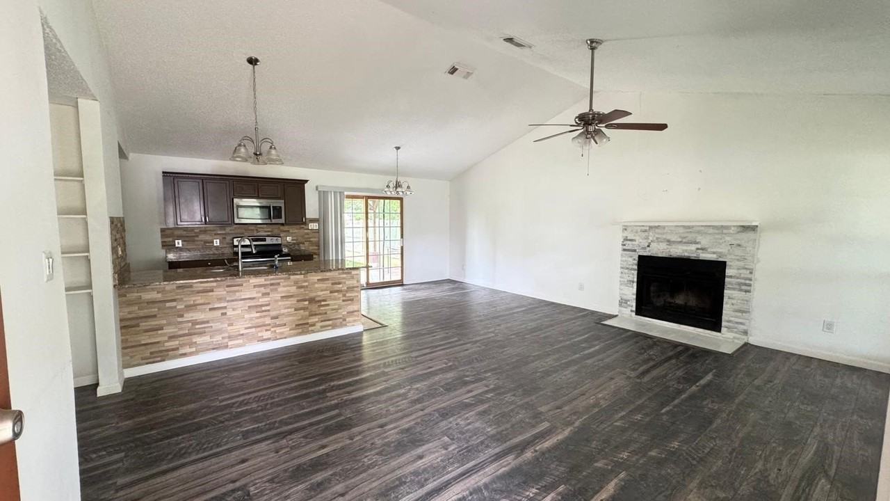 3728 Flintwood Trl - Photo 3 of 16
