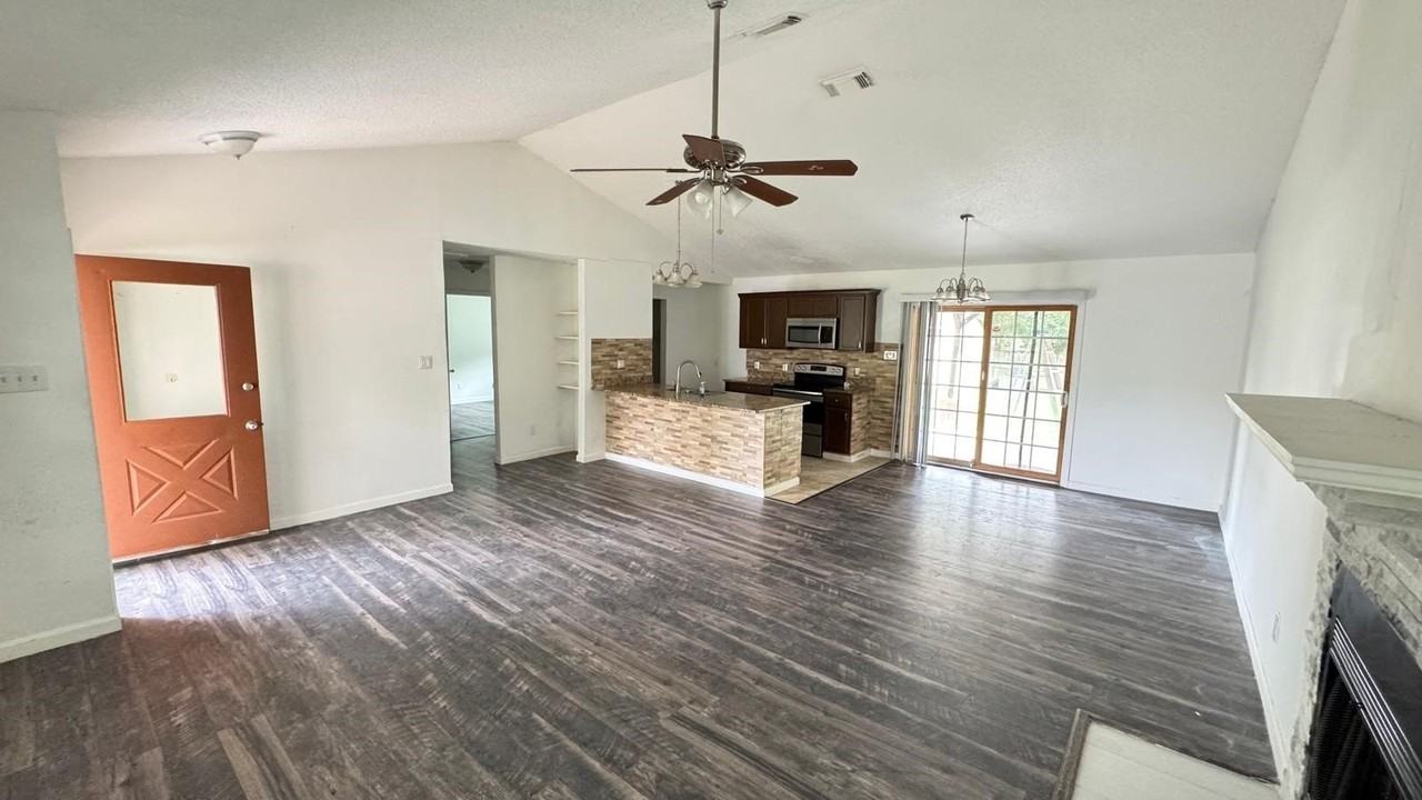 3728 Flintwood Trl - Photo 4 of 16