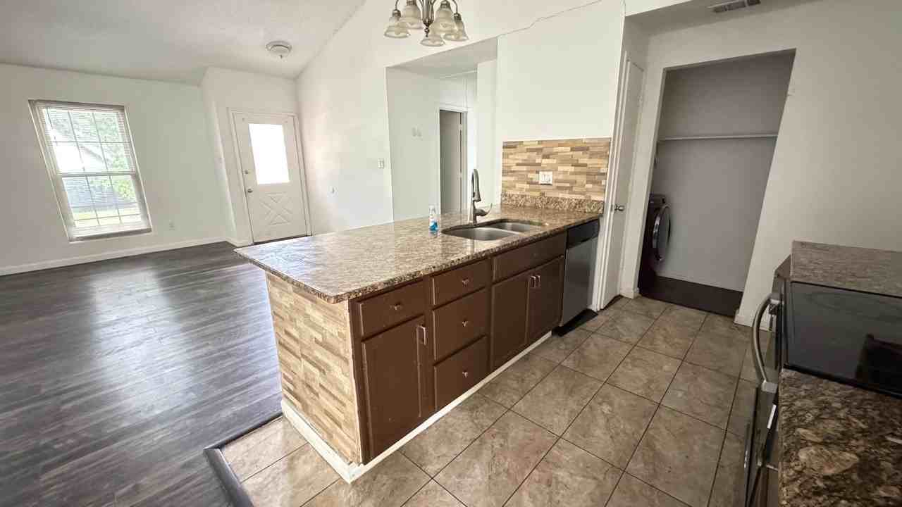 3728 Flintwood Trl - Photo 7 of 16