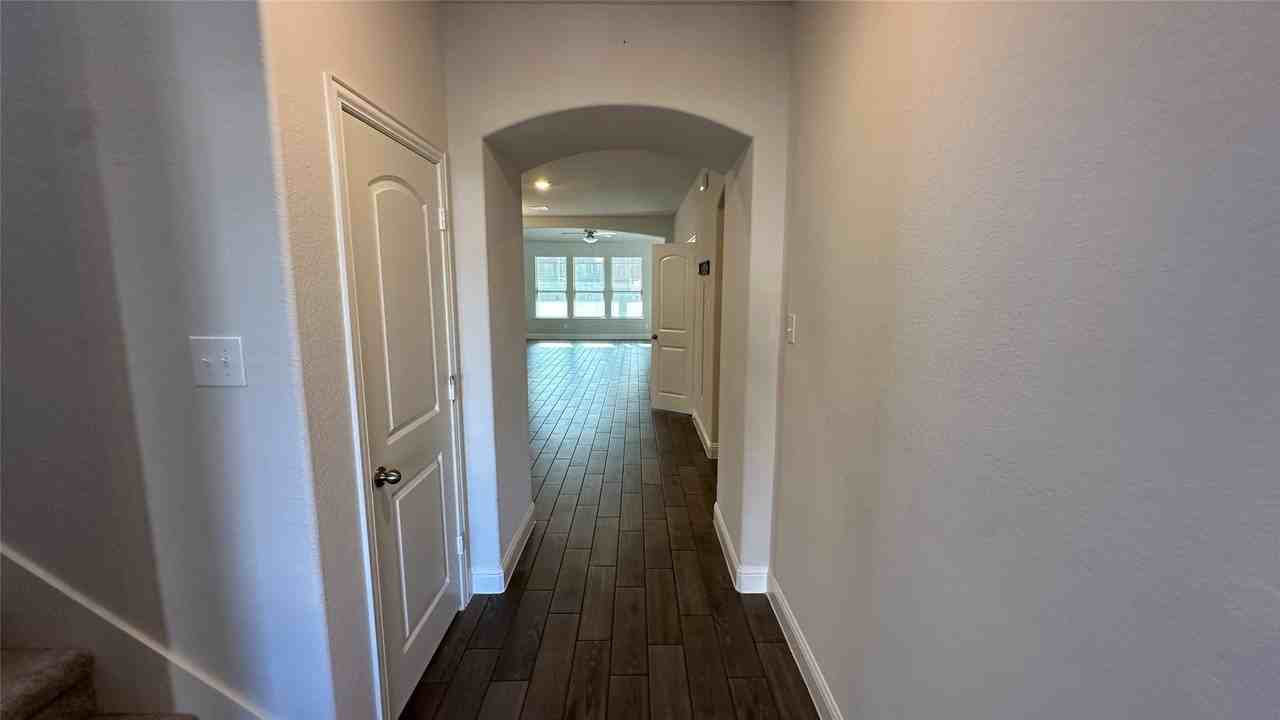 406 Parkford Dr - Photo 4 of 24