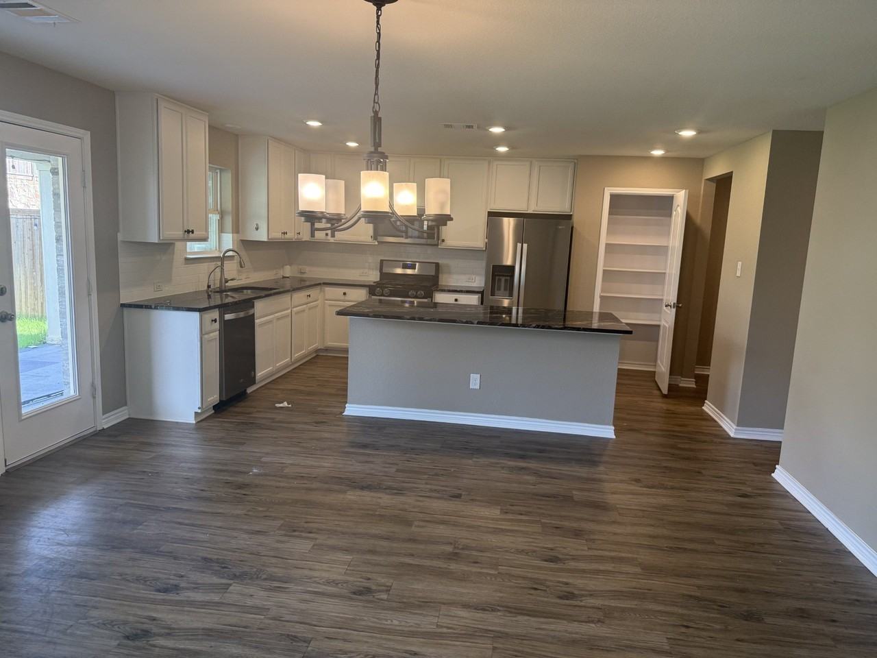 2612 Wesley Ave - Photo 5 of 29