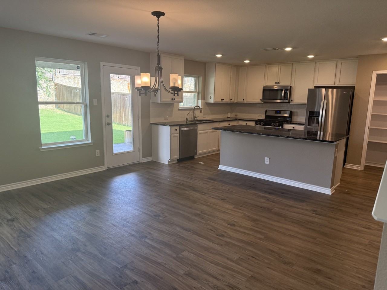 2612 Wesley Ave - Photo 7 of 29