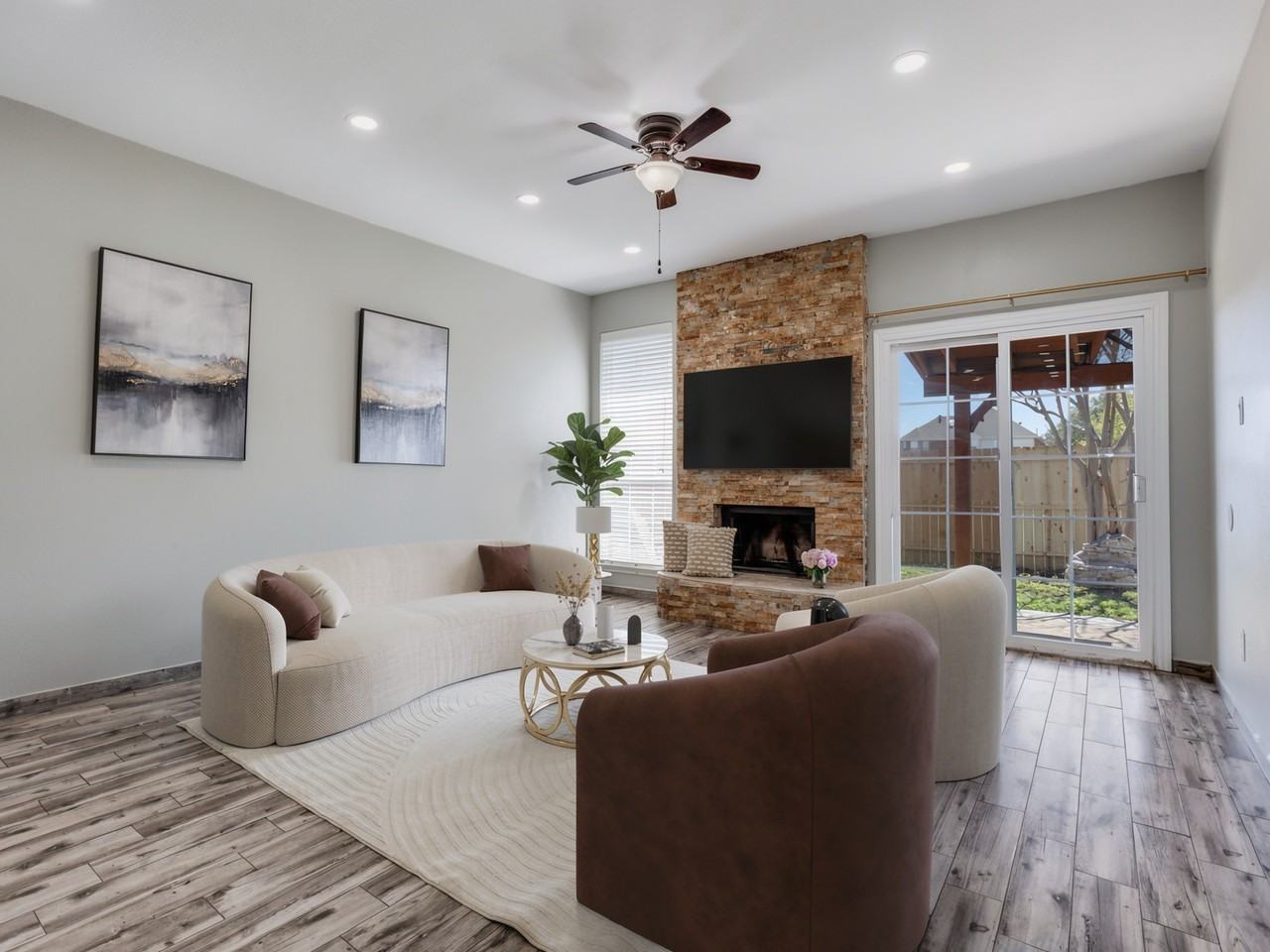 220 Peach Tree Dr - Photo 3 of 16