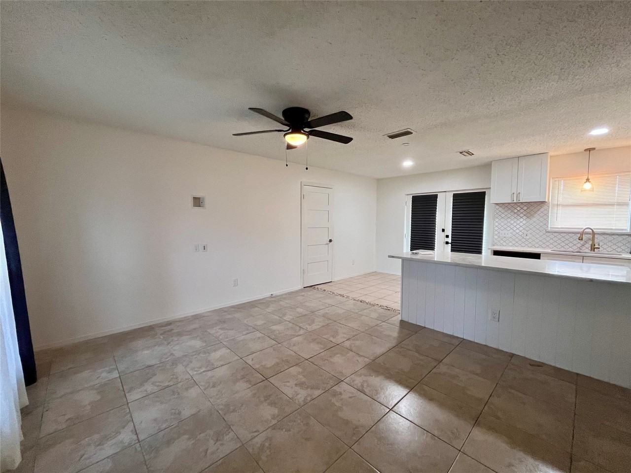 721 Lisa Ln - Photo 6 of 36