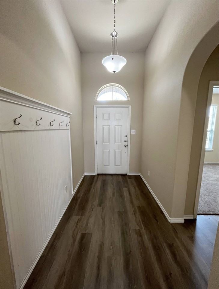 473 Spring Dr - Photo 3 of 34