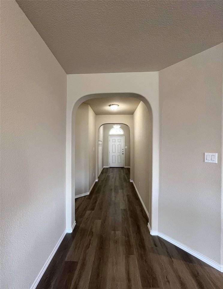 473 Spring Dr - Photo 4 of 34