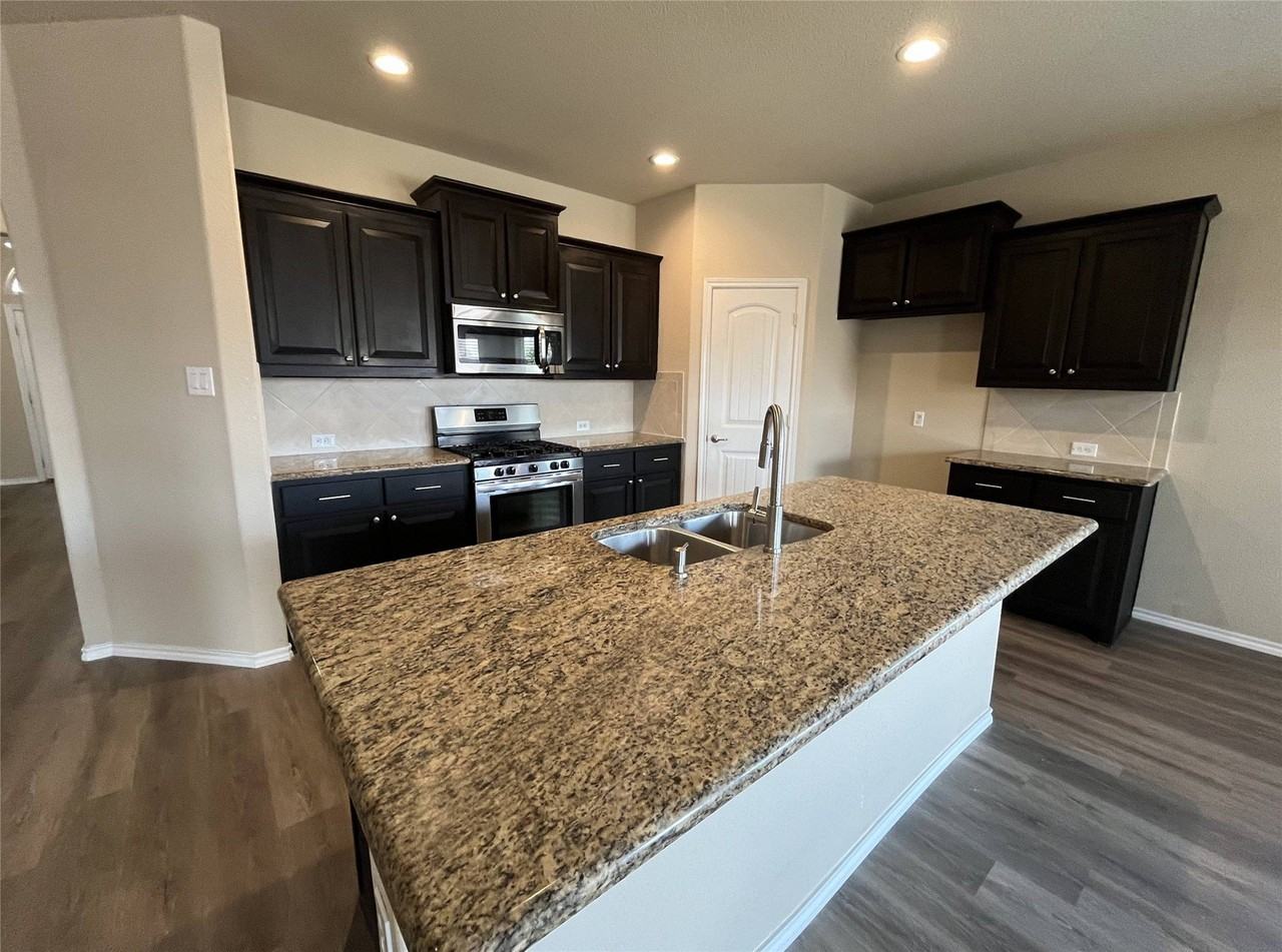 473 Spring Dr - Photo 6 of 34