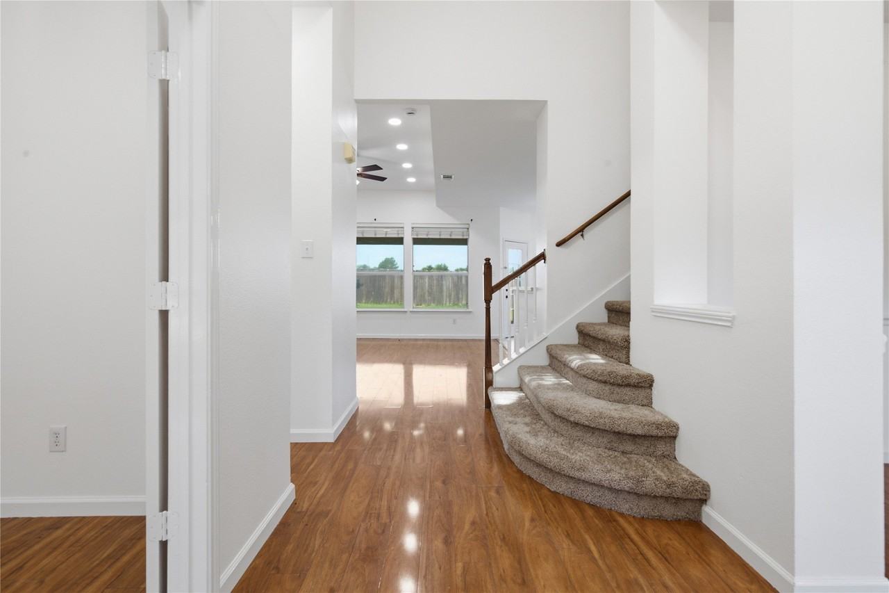 2114 Rustic Ridge Dr - Photo 4 of 40