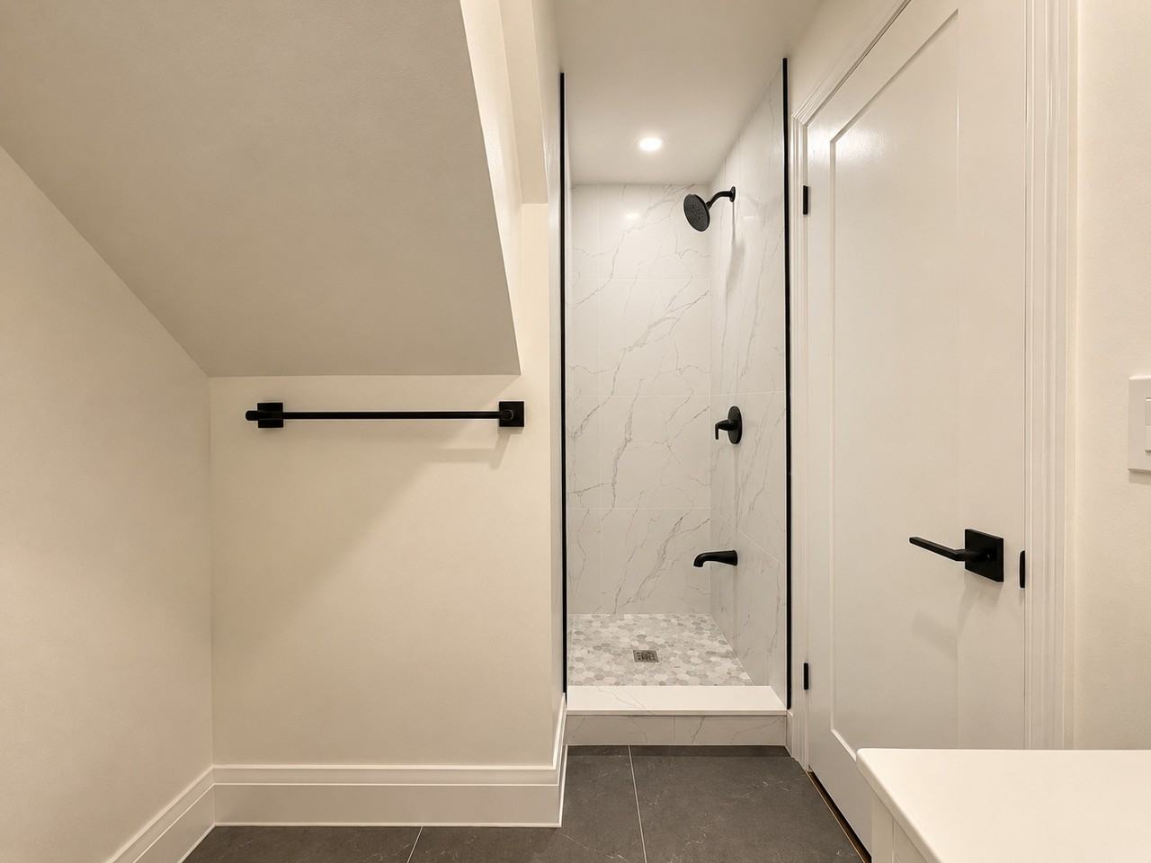 256 Harvie Avenue #1 - Photo 6 of 9