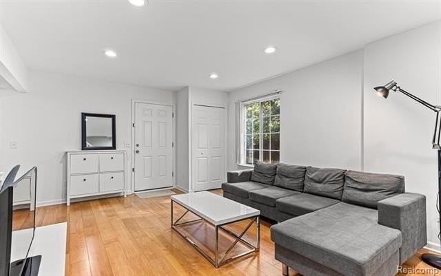 47086 Auburn Ct - Photo 3 of 27