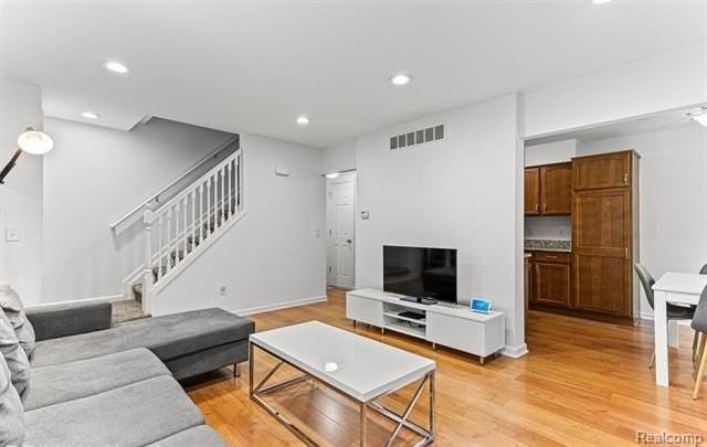 47086 Auburn Ct - Photo 4 of 27