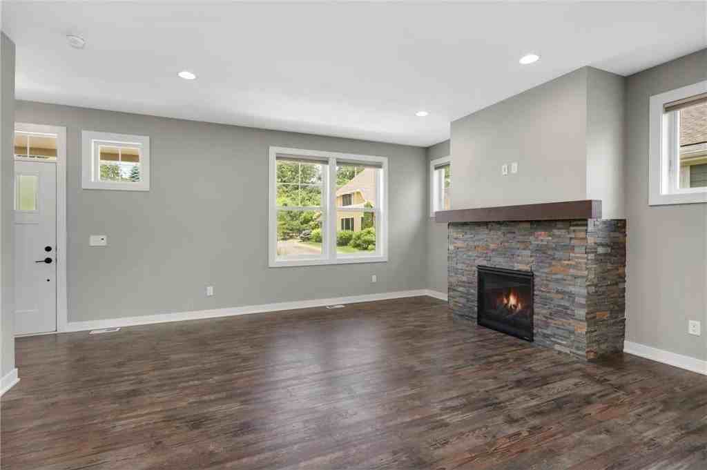 15590 Duck Trail Ln - Photo 7 of 50