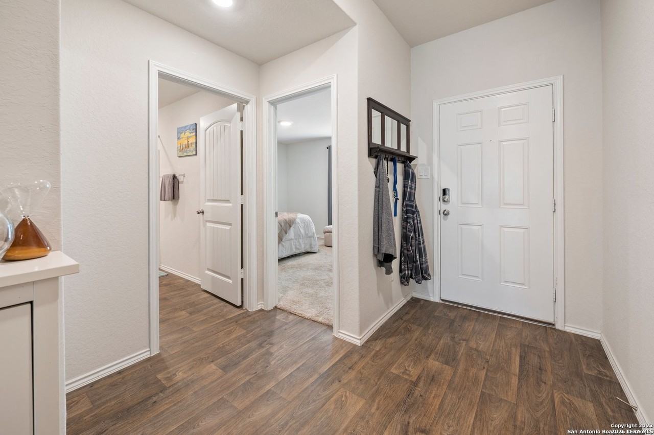 723 Armadillo Dr - Photo 5 of 29