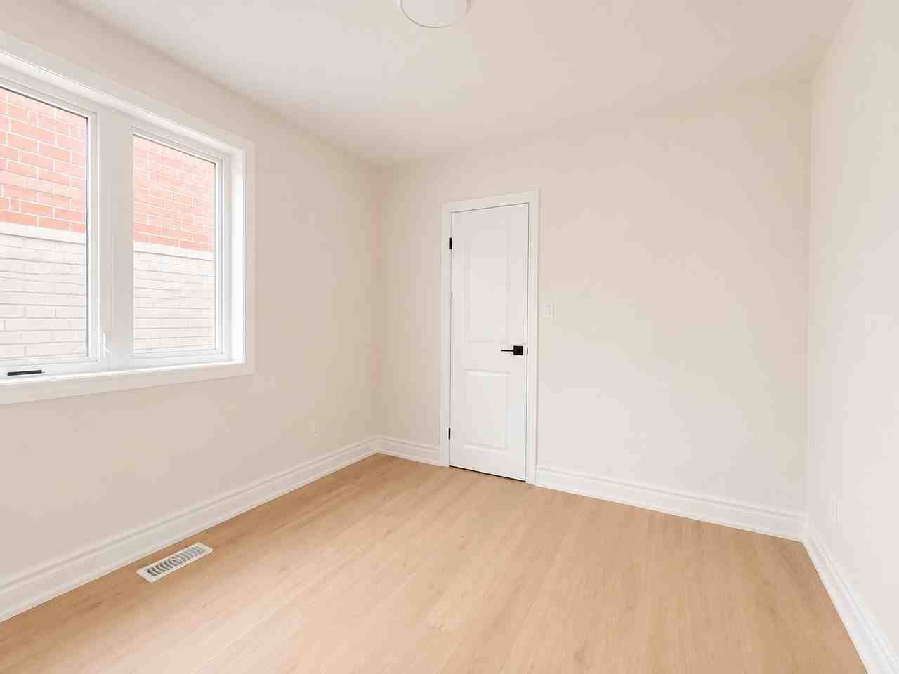 300 Earlscourt Avenue #2 - Photo 5 of 7