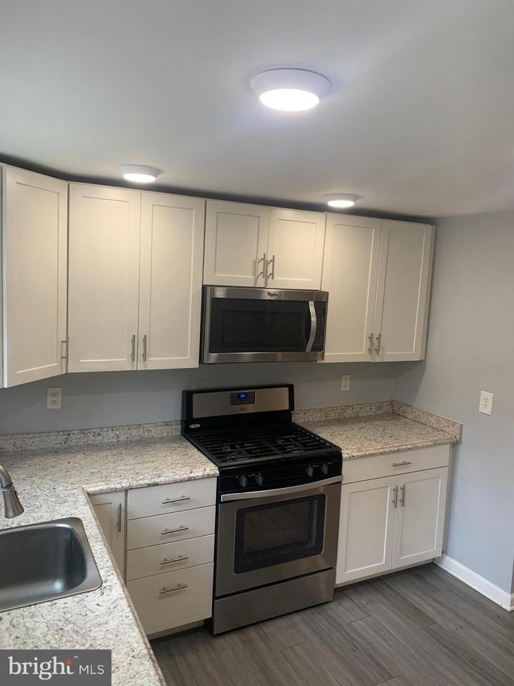 127 Cove Rd - Photo 2 of 12