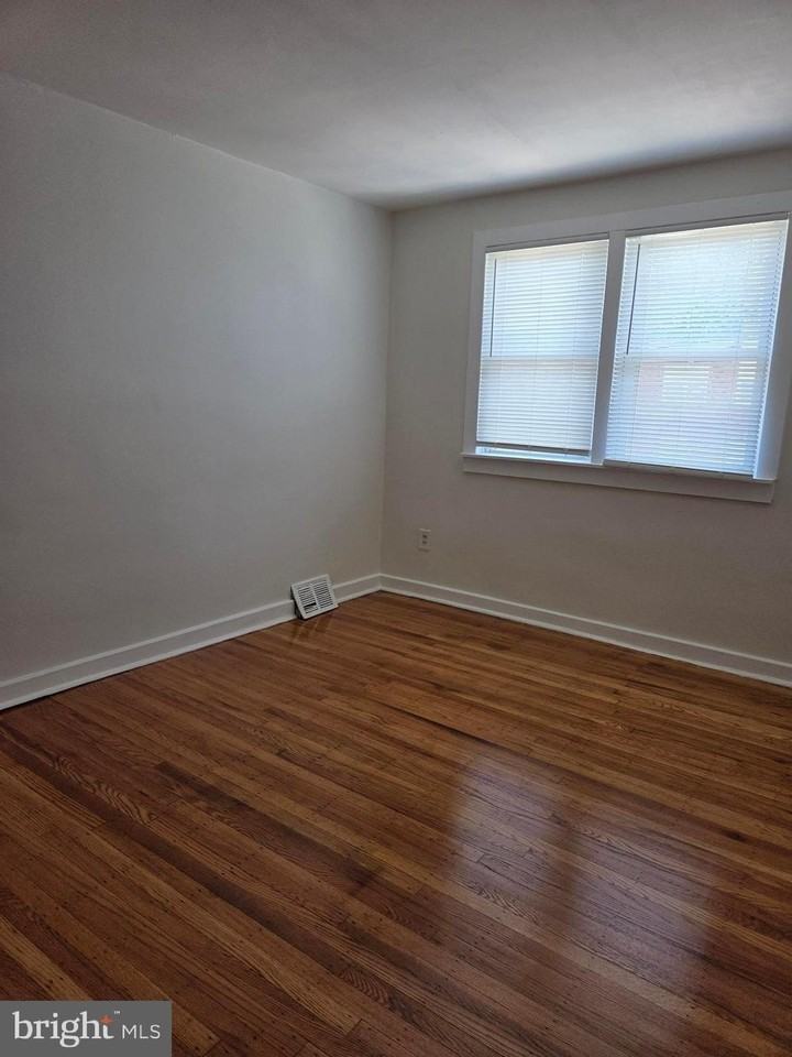 1315 Harshaw Rd - Photo 4 of 16