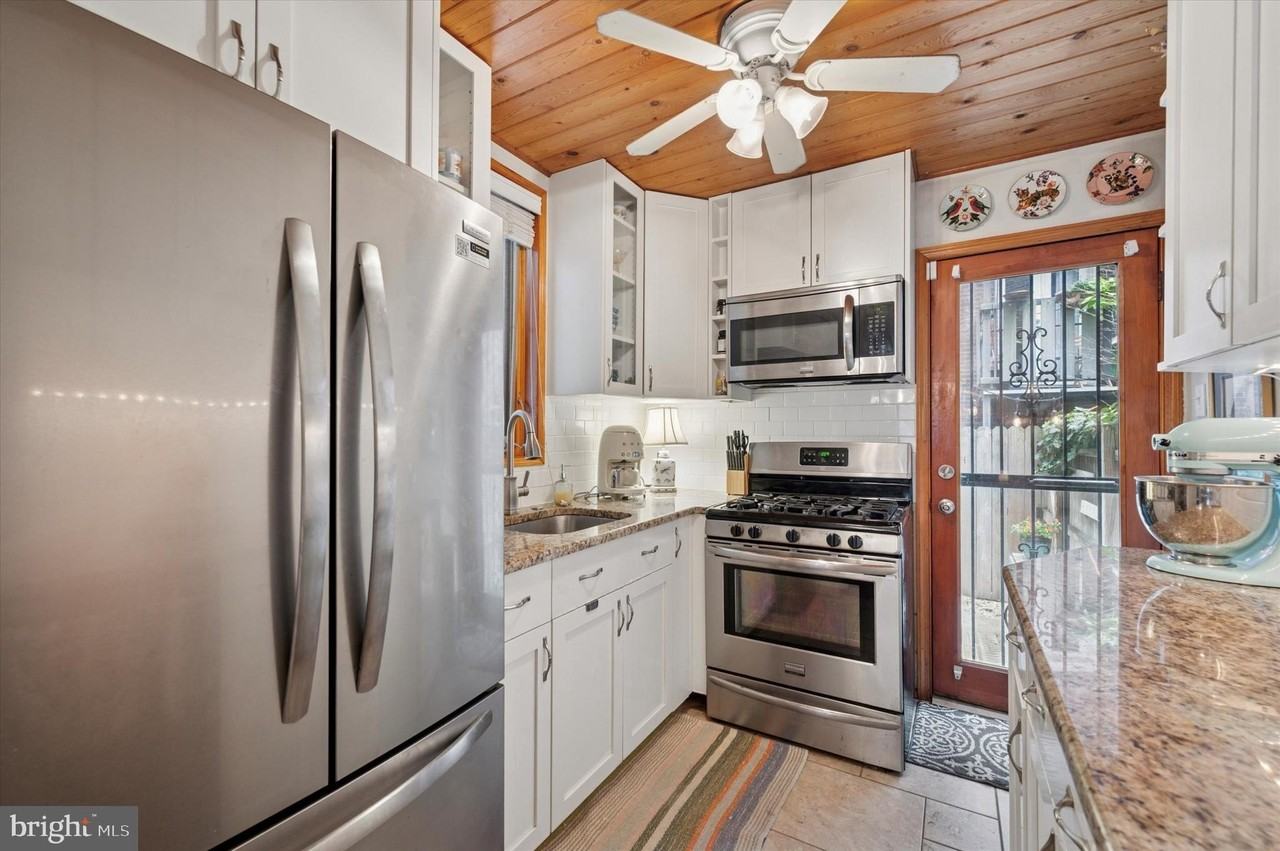 1208 Saint James St - Photo 5 of 15