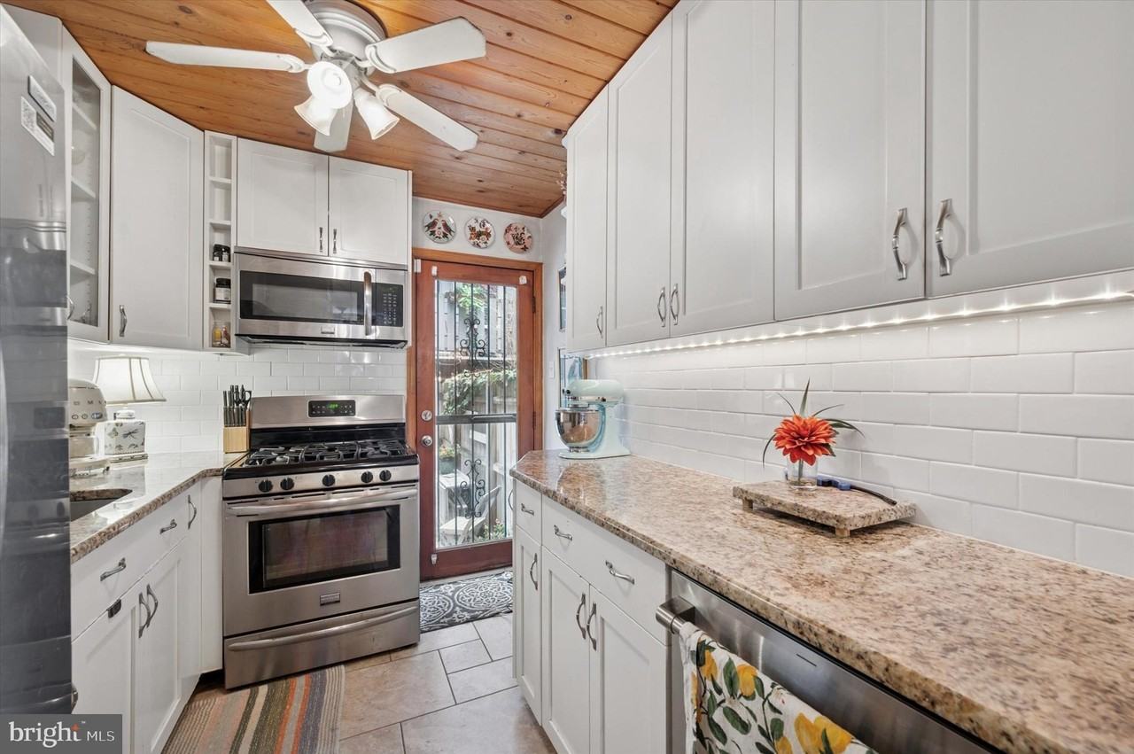 1208 Saint James St - Photo 6 of 15