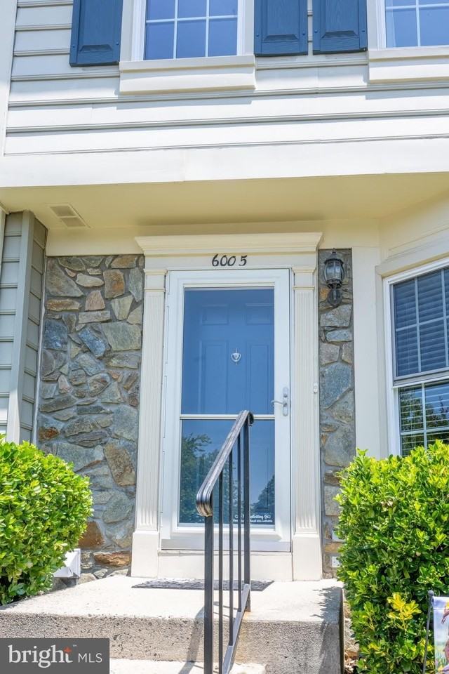 6005 Bingley Rd - Photo 3 of 17