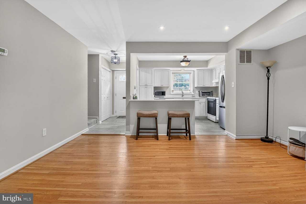 7716 Tiverton Dr - Photo 3 of 13