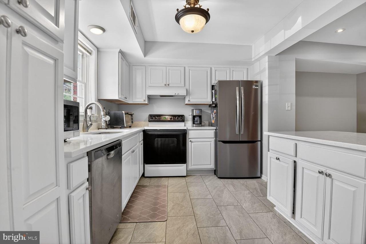 7716 Tiverton Dr - Photo 4 of 13