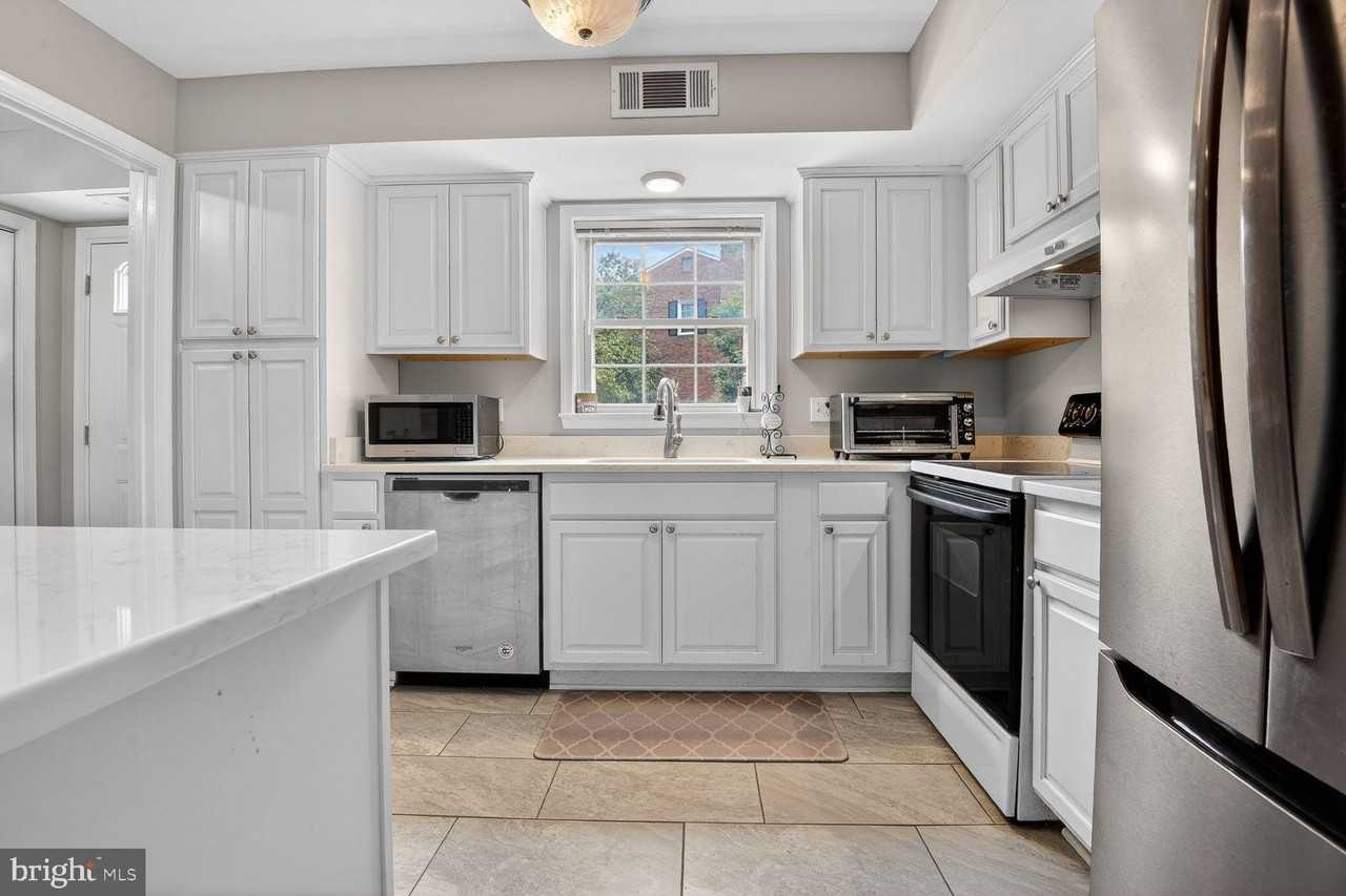 7716 Tiverton Dr - Photo 5 of 13