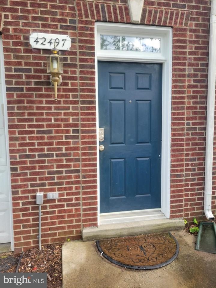 42497 Magellan Sq - Photo 3 of 50