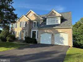 featured image of 17090 Anns Brook Ct