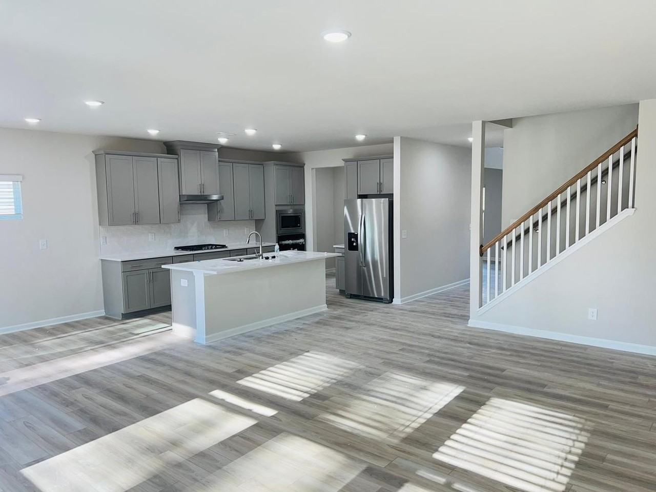 745 Riguard Way - Photo 3 of 31