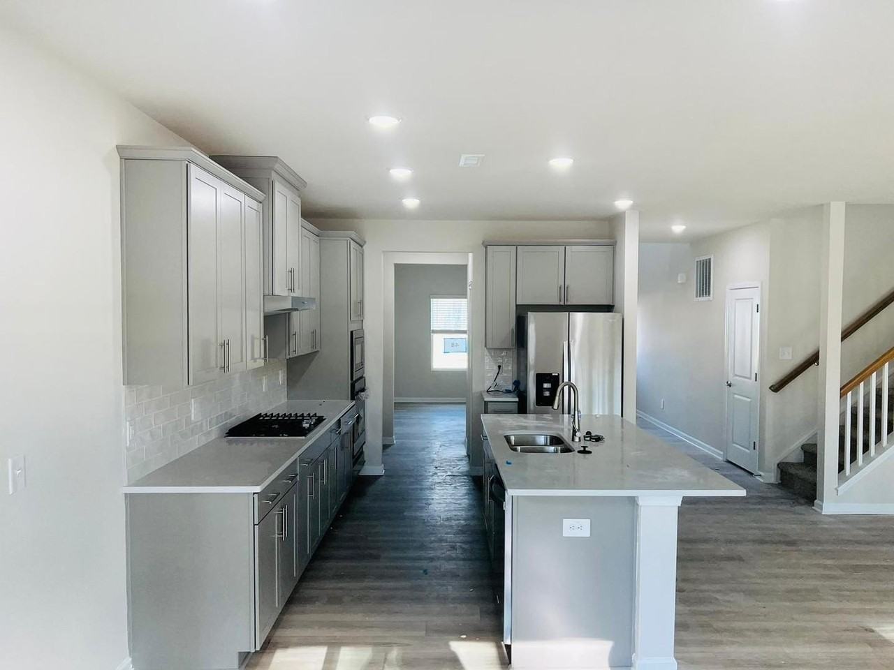 745 Riguard Way - Photo 6 of 31