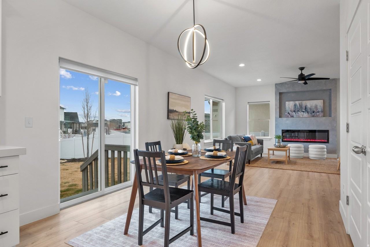 1258 E Bell Buoy Way - Photo 4 of 41