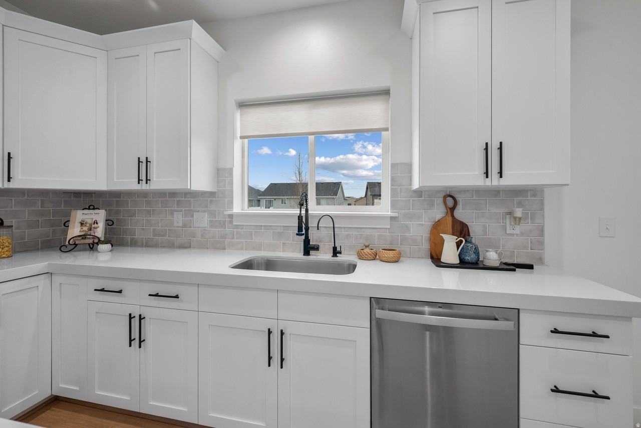 1258 E Bell Buoy Way - Photo 7 of 41