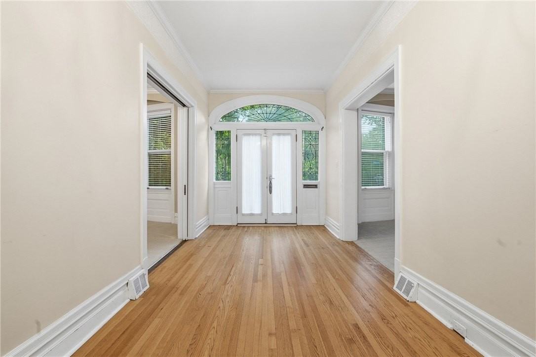 1084 Shady Ave - Photo 4 of 50
