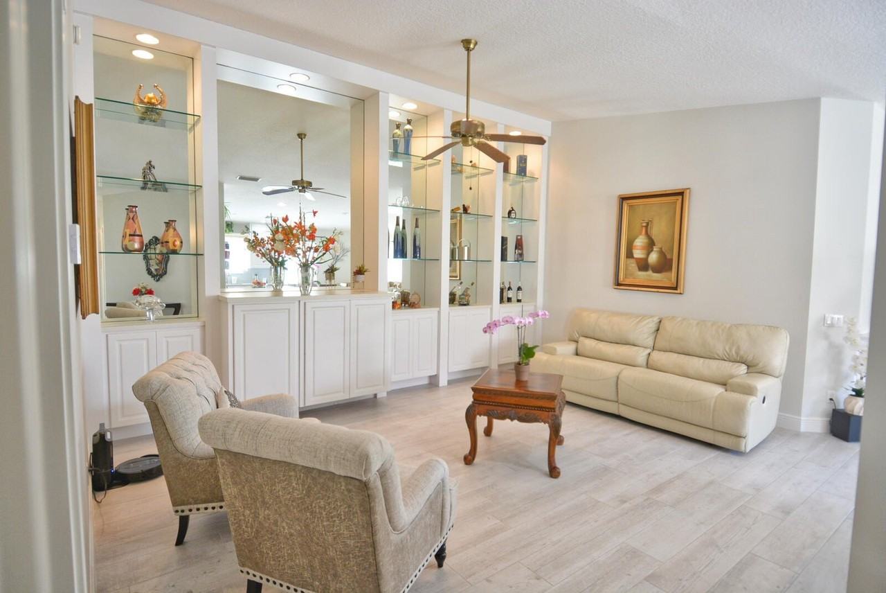 1020 Sw Balmoral Trce - Photo 3 of 43