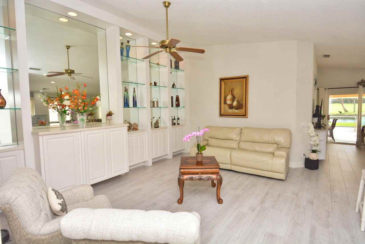 1020 Sw Balmoral Trce - Photo 4 of 43